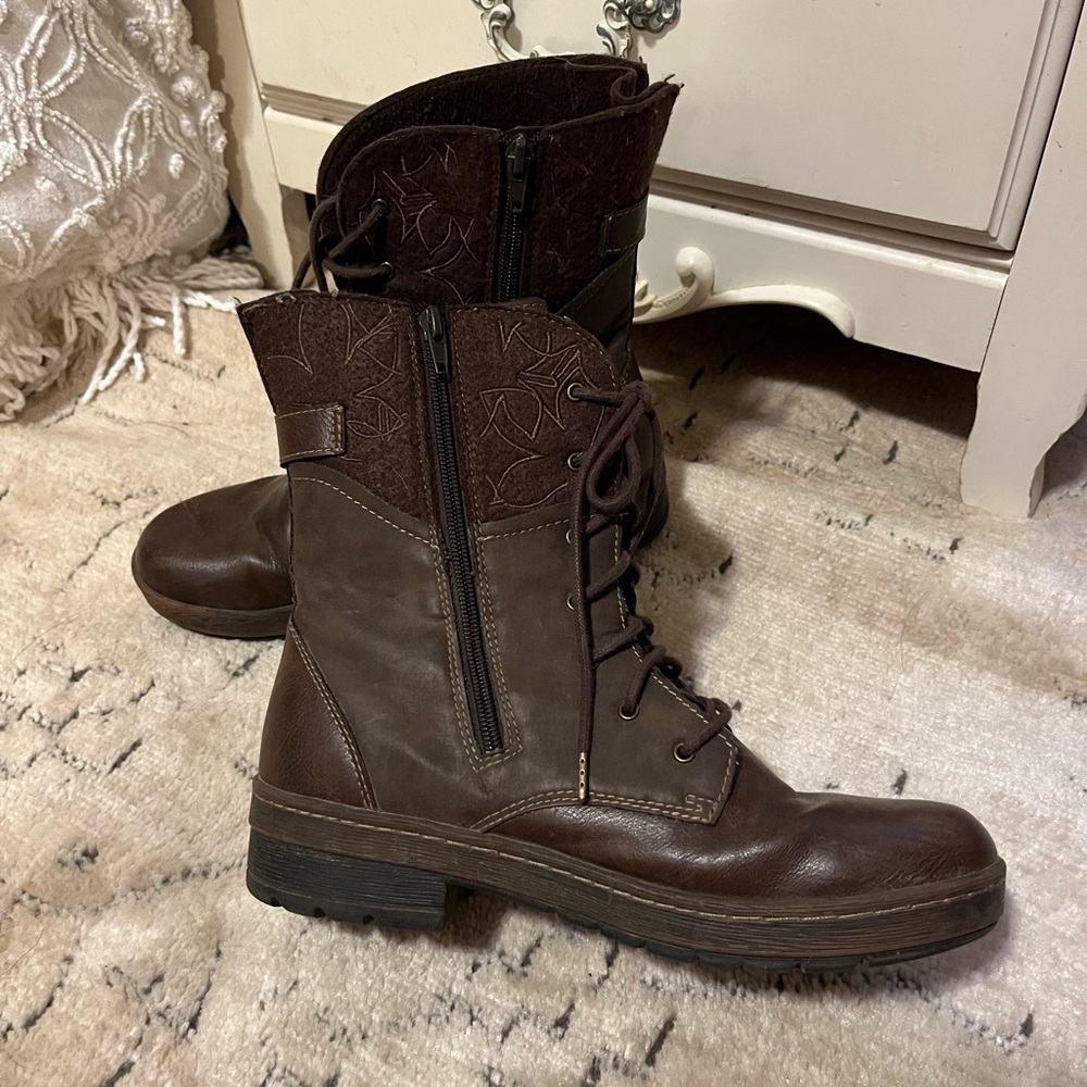 JBU Brown Ankle Boots with Rounded Toe and Minimalist Design - Picture 2 of 3
